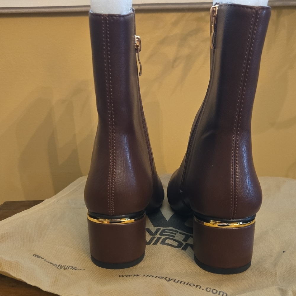Elegant Brown Leather Ankle Booties - Picture 5 of 6